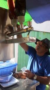 Armando pagou para recuperar a máquina comprada em Arapicara (AL). Foto: Paulo Oliveira