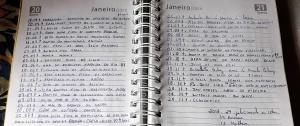 Caderno onde são anotados os dados sobre os mortos. Foto: Paulo Oliveira