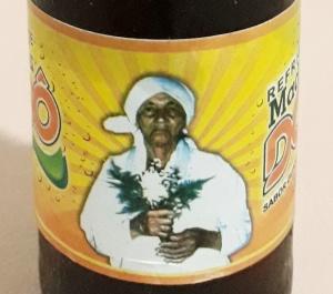 Foto de Madrinha Dodô no rótulo do refrigerante