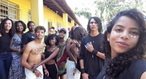 Isabel (E) e a ala dos capoeiristas. Arquivo pessoal