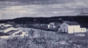 A Igreja de Santo Antônio da segunda Canudos em primeiro plano. Acervo de Eldon Canário